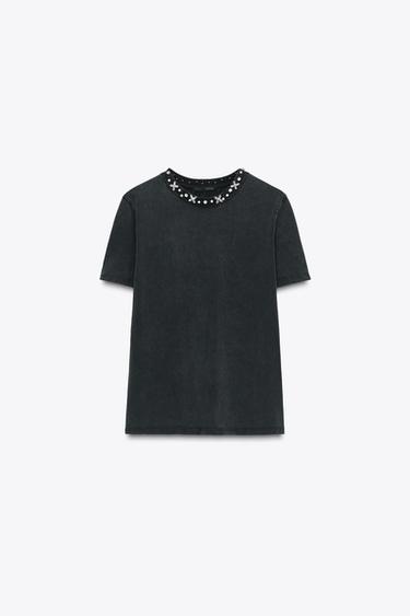 CAMISETA COM EFEITO DE LAVAGEM E JOIAS - Cinzento da Zara - Imagem 0