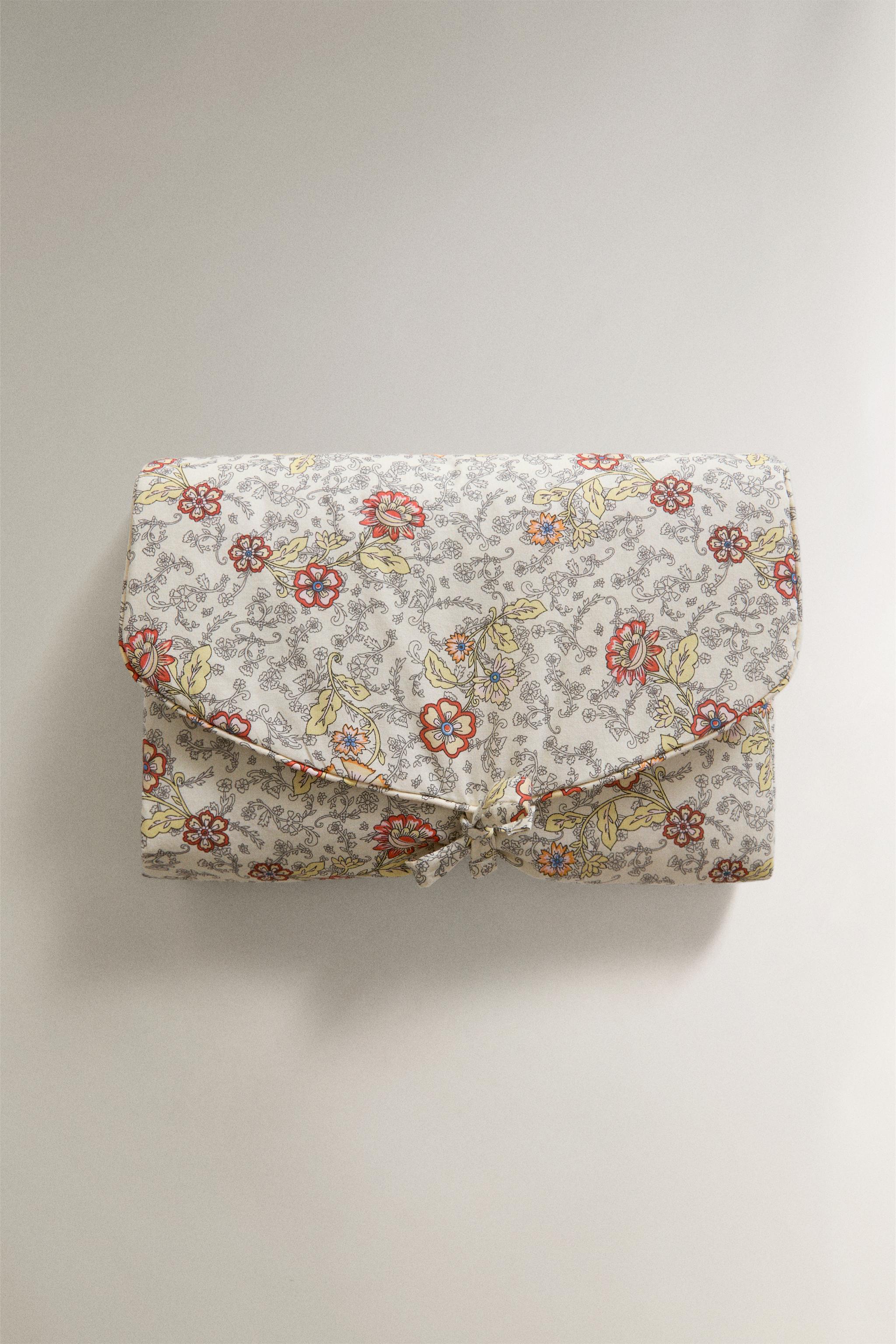 Zara BABY’S PORTABLE FLORAL CHANGING MAT