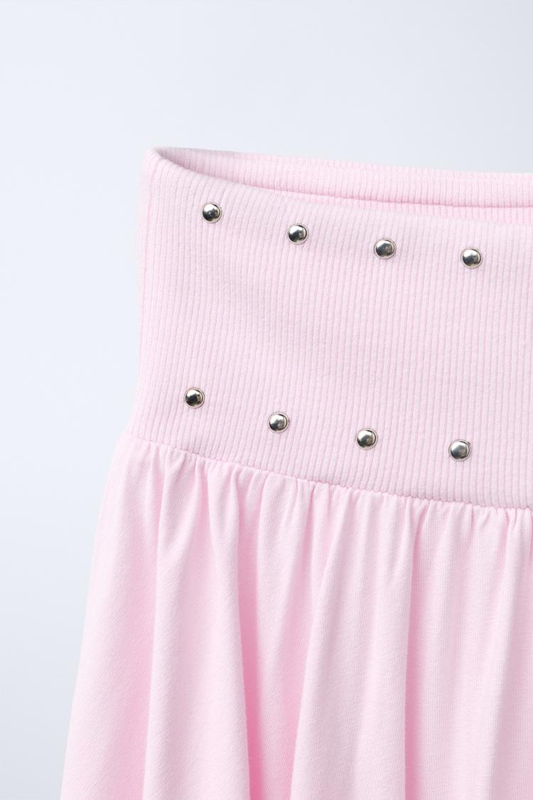 FALDA CON VOLANTES Y TACHAS 4