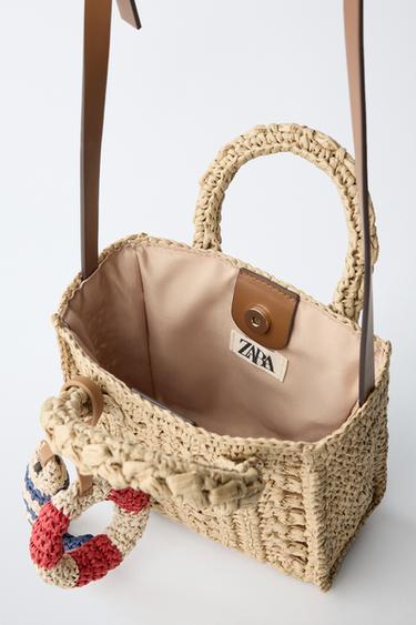 SAC BANDOULIÈRE EN RAFIA AVEC BRELOQUES MARINES - Blanc écru de Zara - Image 3