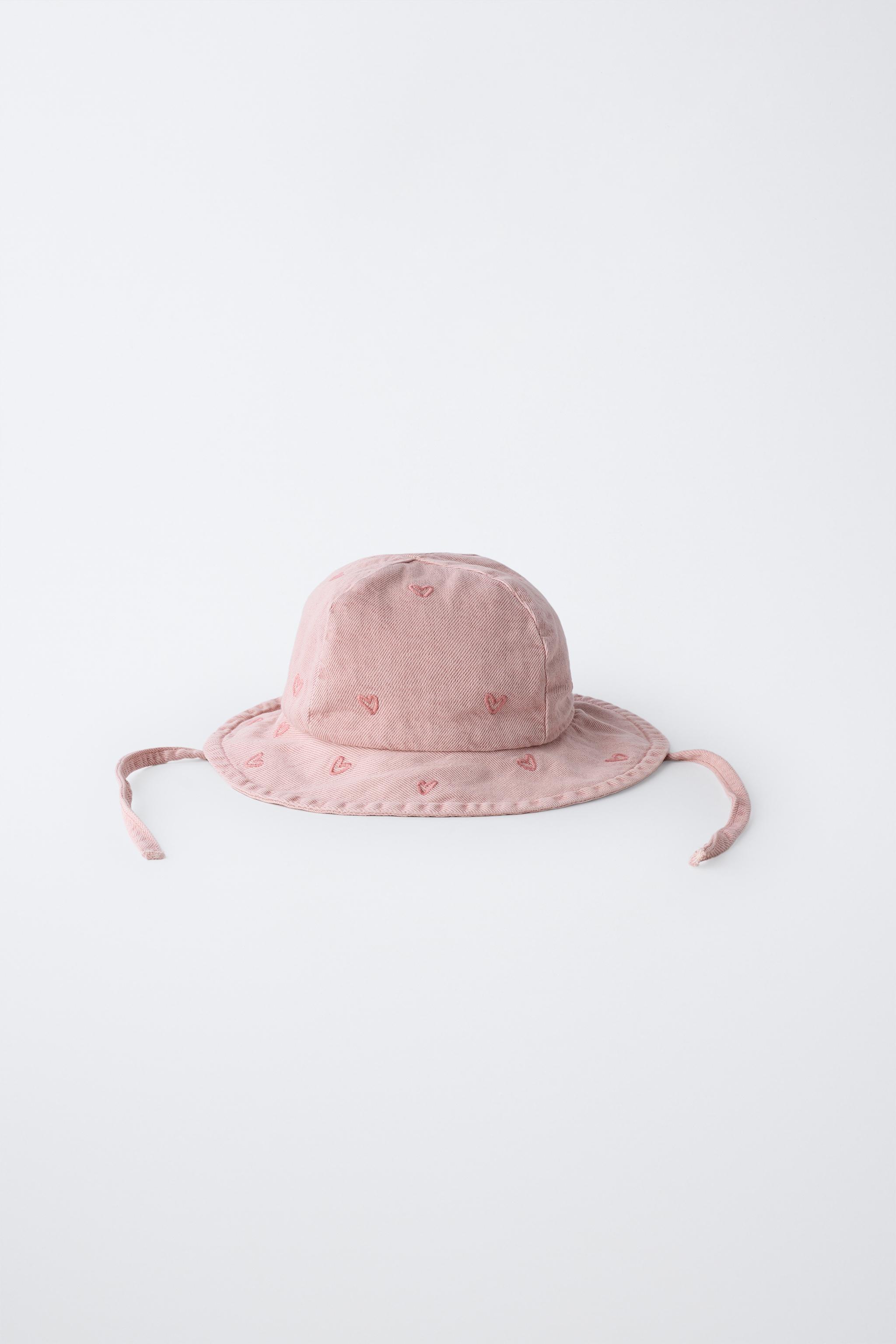 EMBROIDERED HEARTS TWILL BUCKET HAT