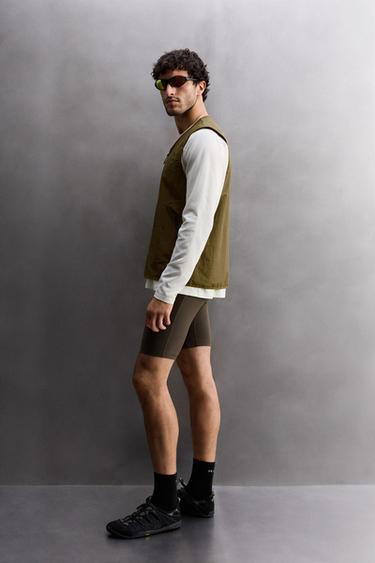 TECHNISCHE BODYWARMER LIMITED EDITION - Kaki van Zara