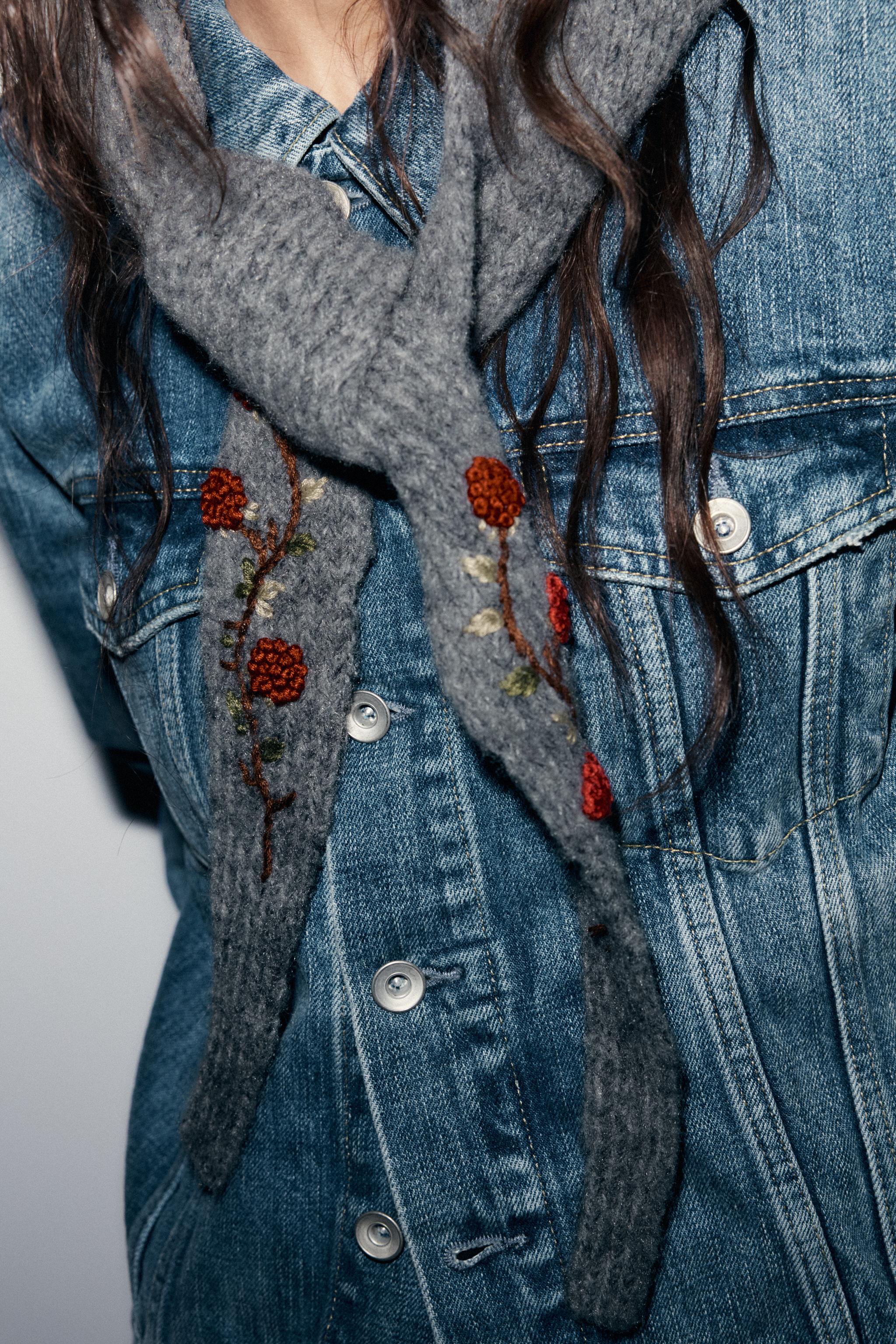 BANDANA EN MAILLE BRODÉE À FLEURS