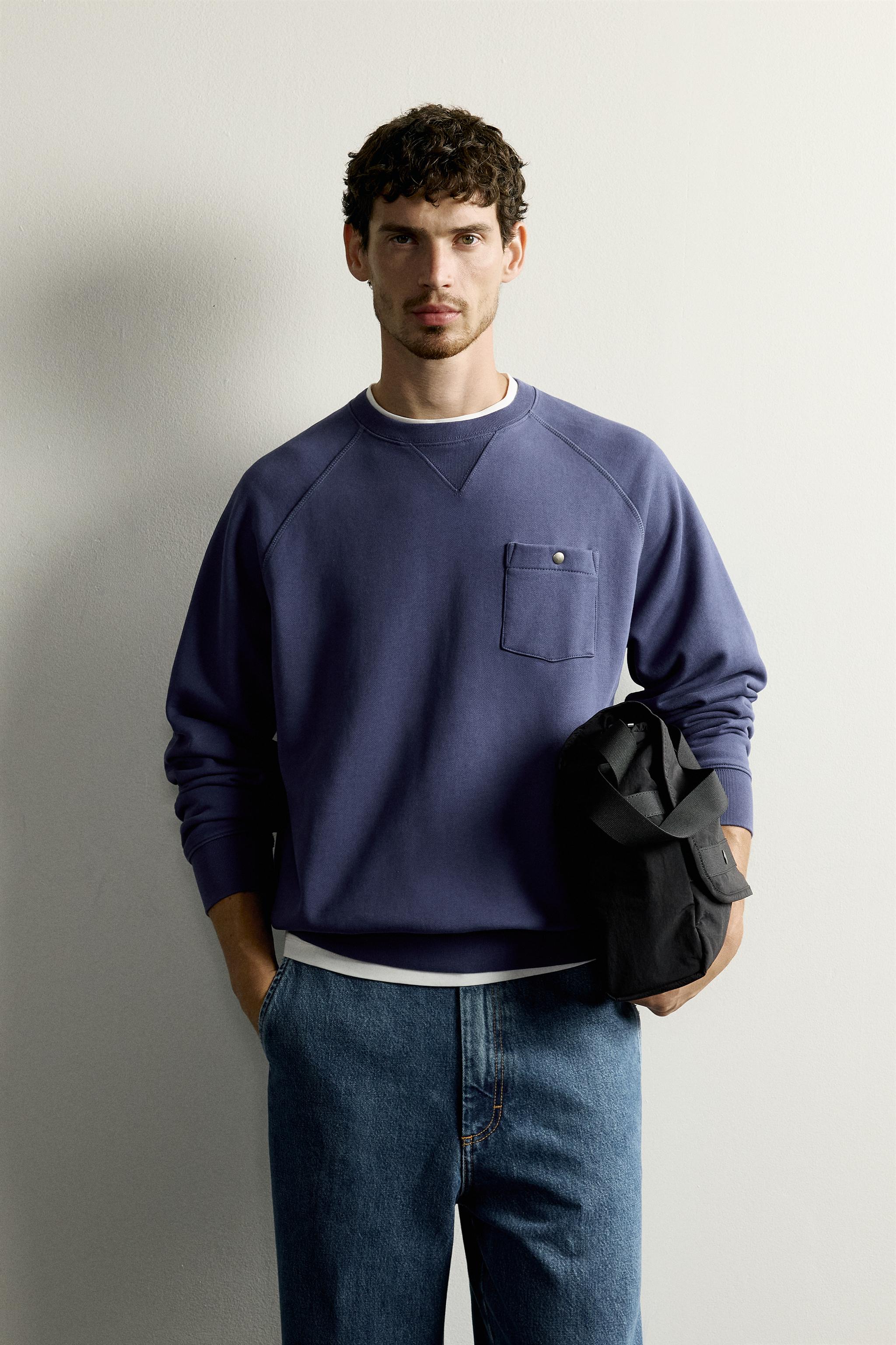 CREWNECK POCKET SWEATSHIRT — Mid-blue