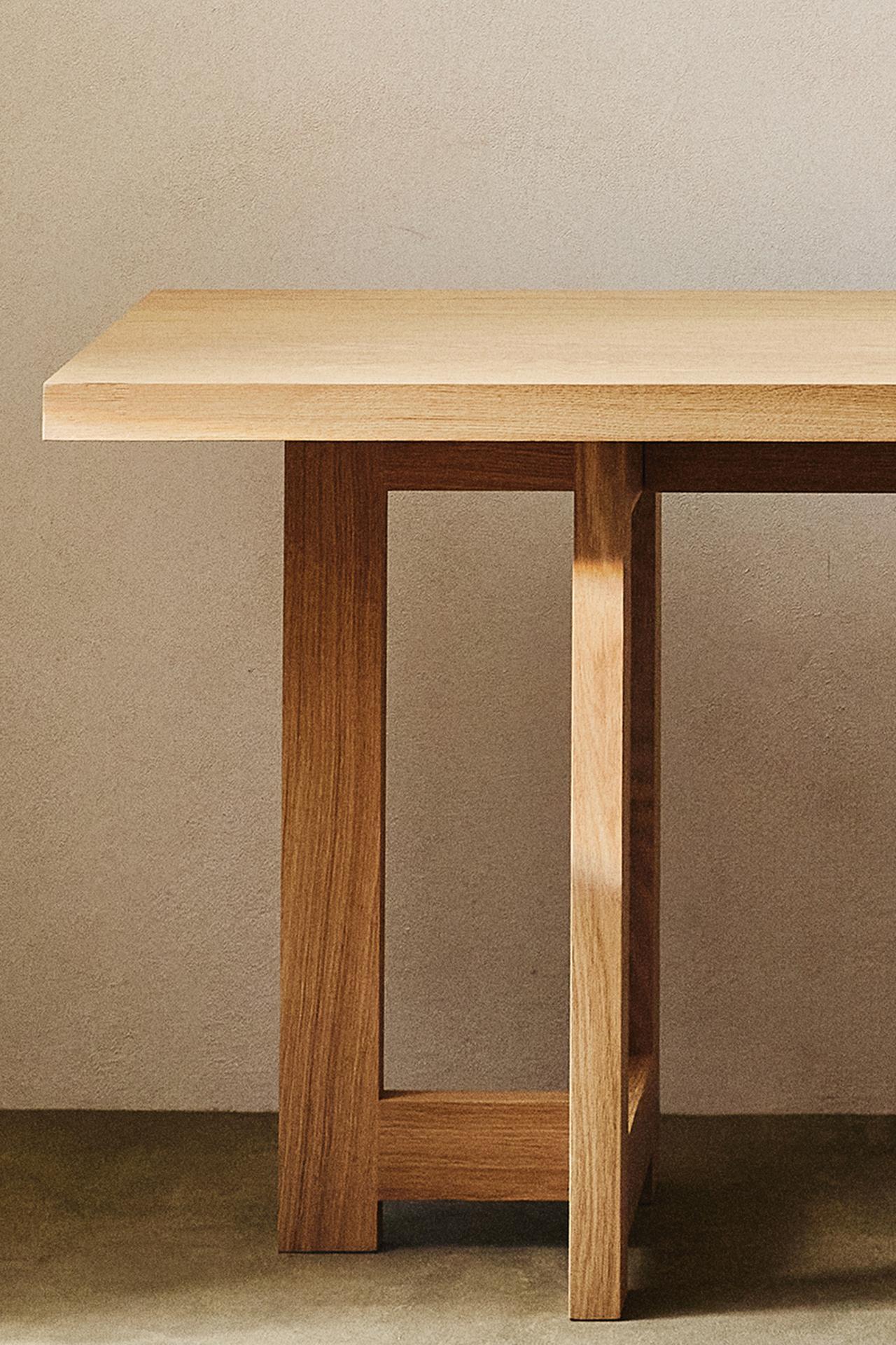 DESK 01 — Light beige