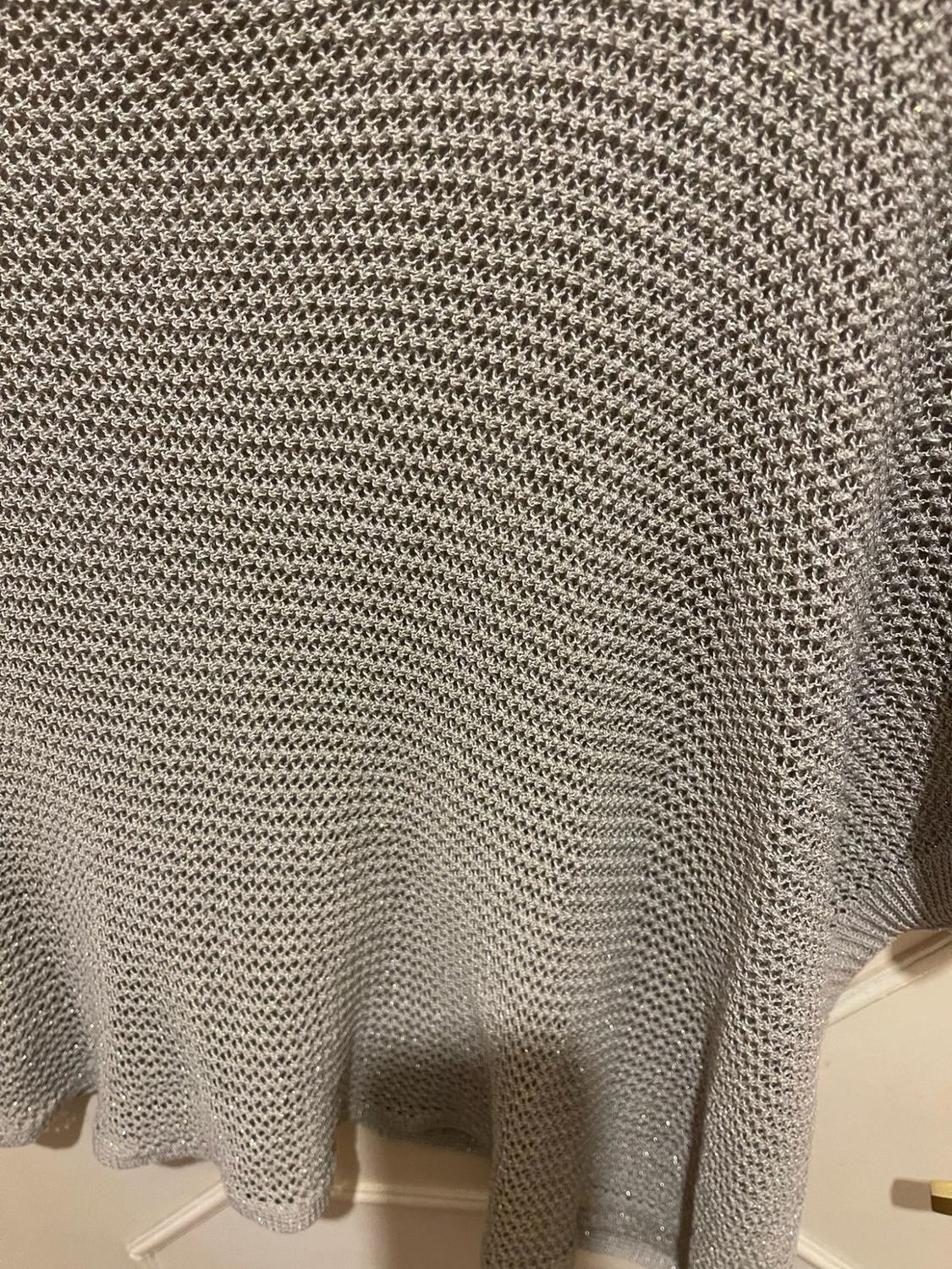 METALLIC THREAD CUT-OUT KNIT CAPE - Image 2