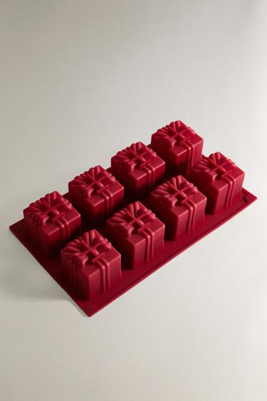 CHRISTMAS GIFT BAKING MOULD - Red by Zara - Image 1