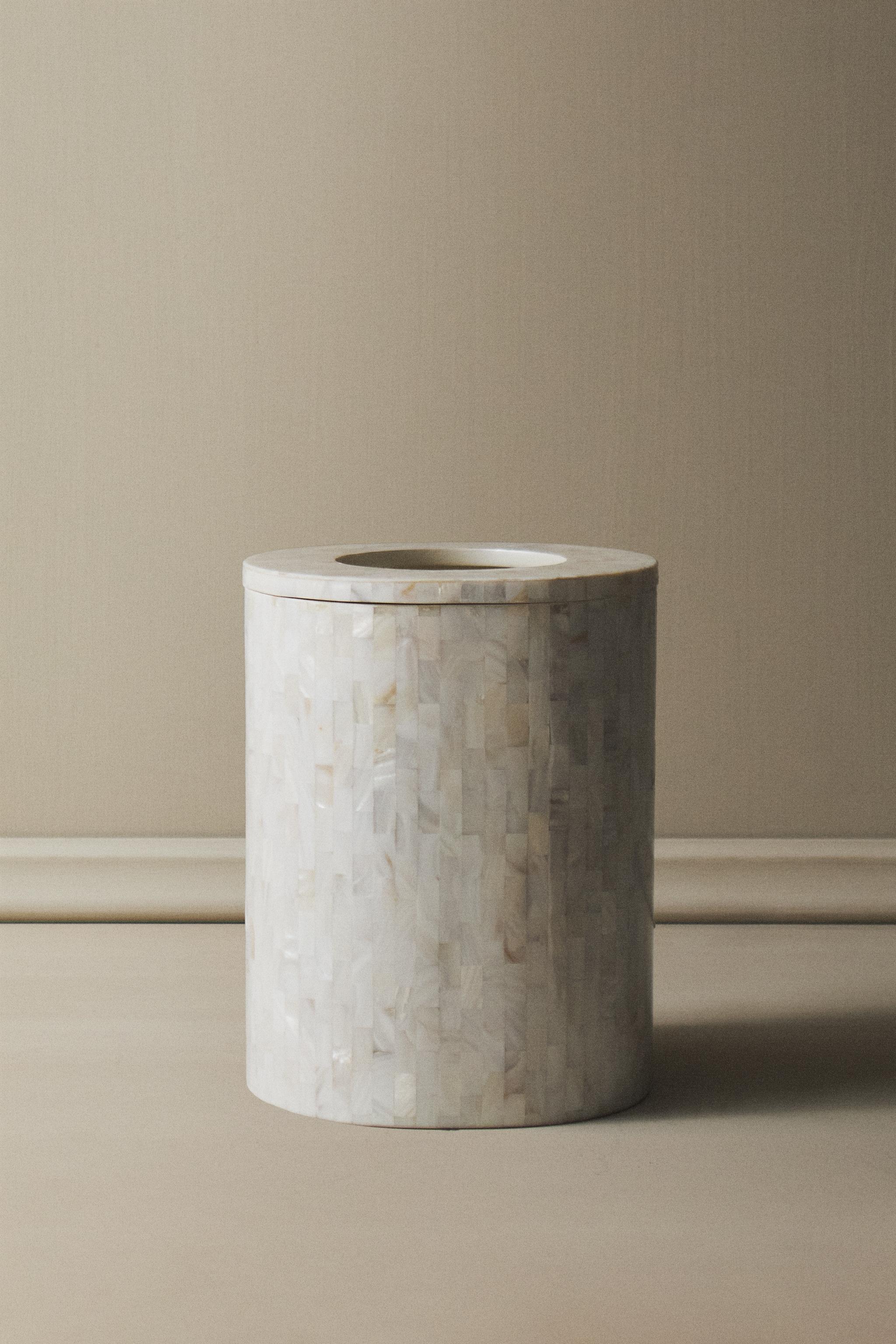 MOTHER-OF-PEARL BATHROOM BIN — Light beige