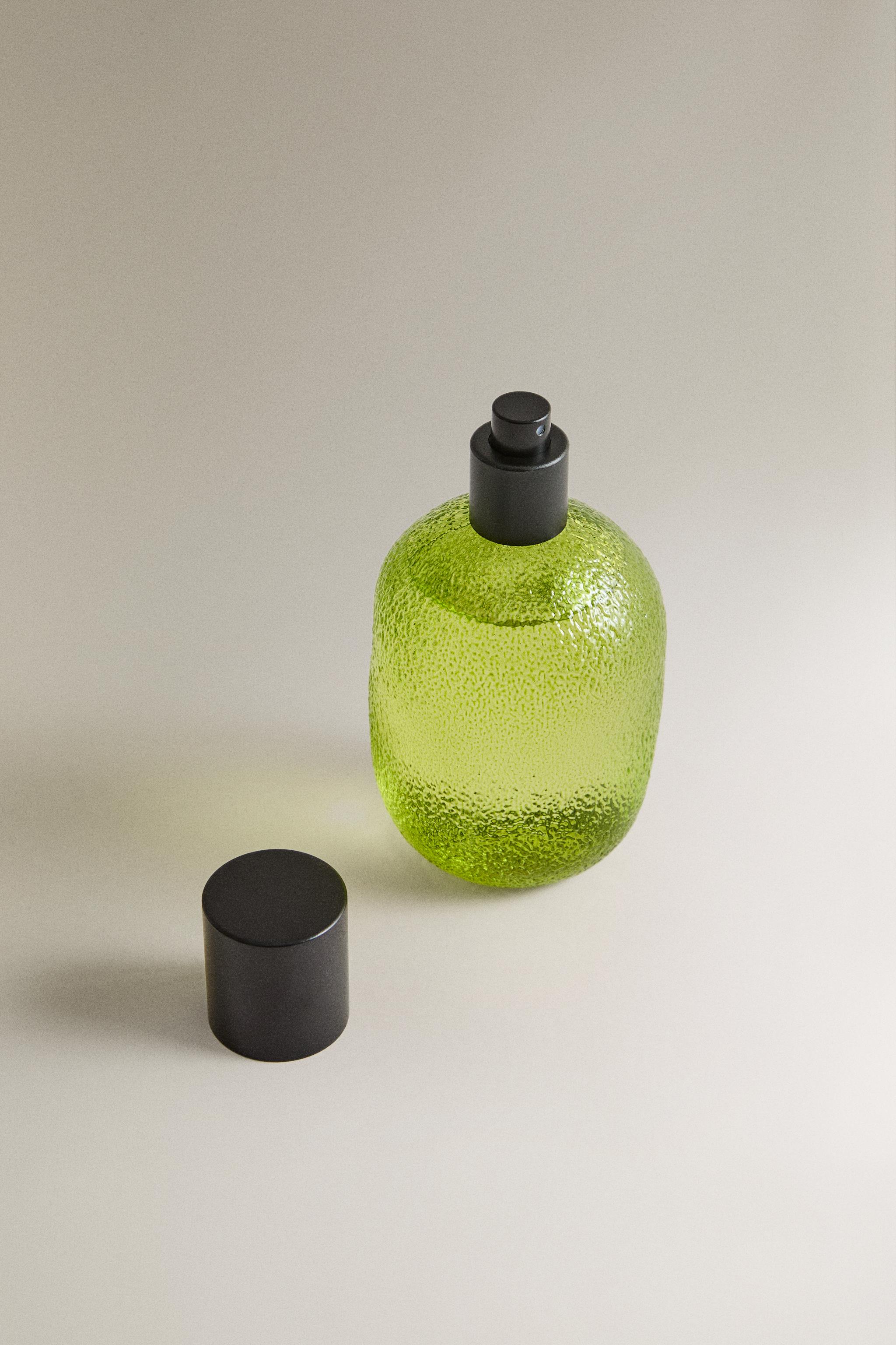(190 ML) BERGAMOT & SANDALWOOD FABRIC FRESHENER SPRAY — Ecru / Green