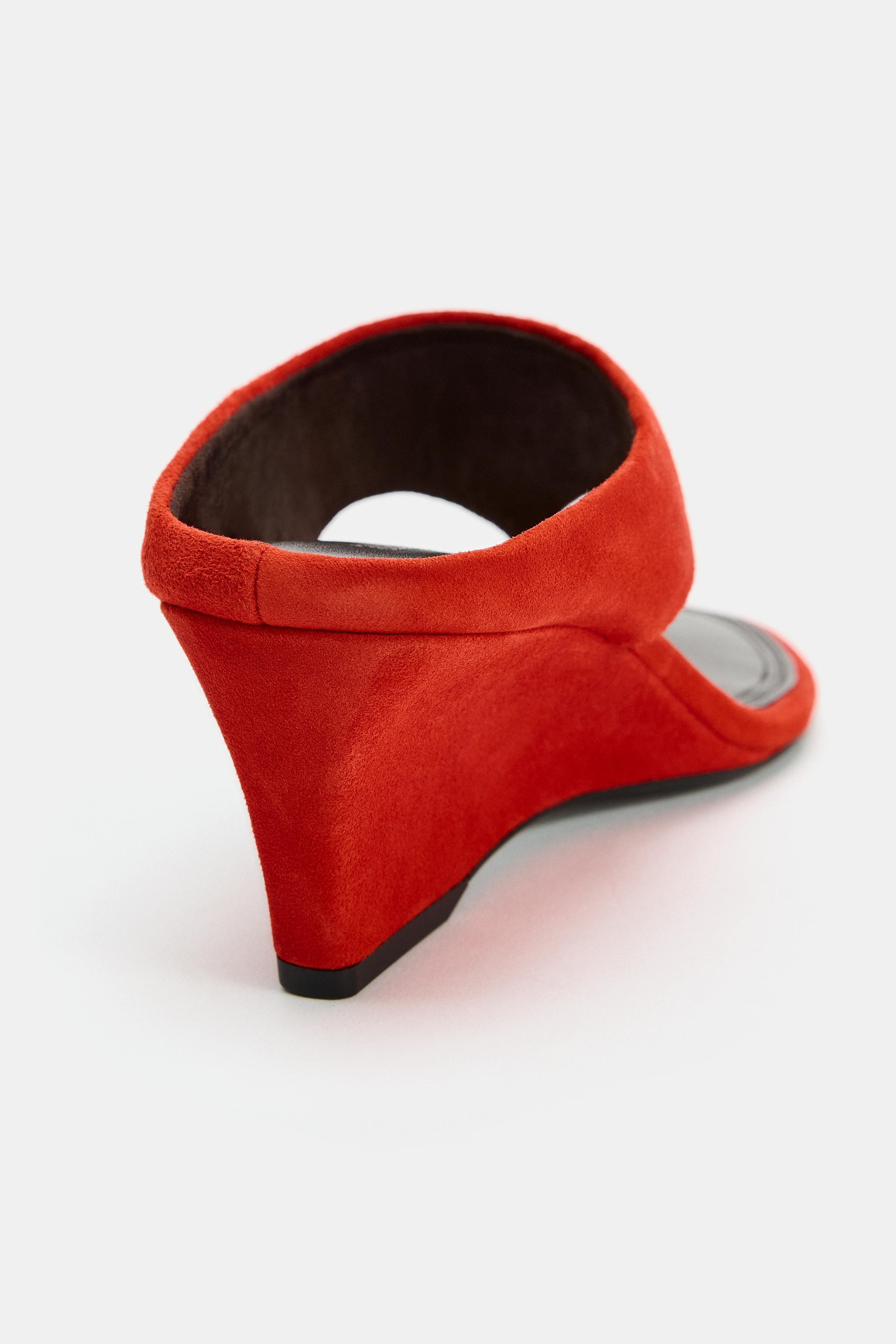 LEATHER WEDGE SANDALS
