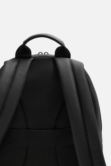SAC À DOS TEXTURÉ EFFET GOMME - Noir de Zara - Image 2