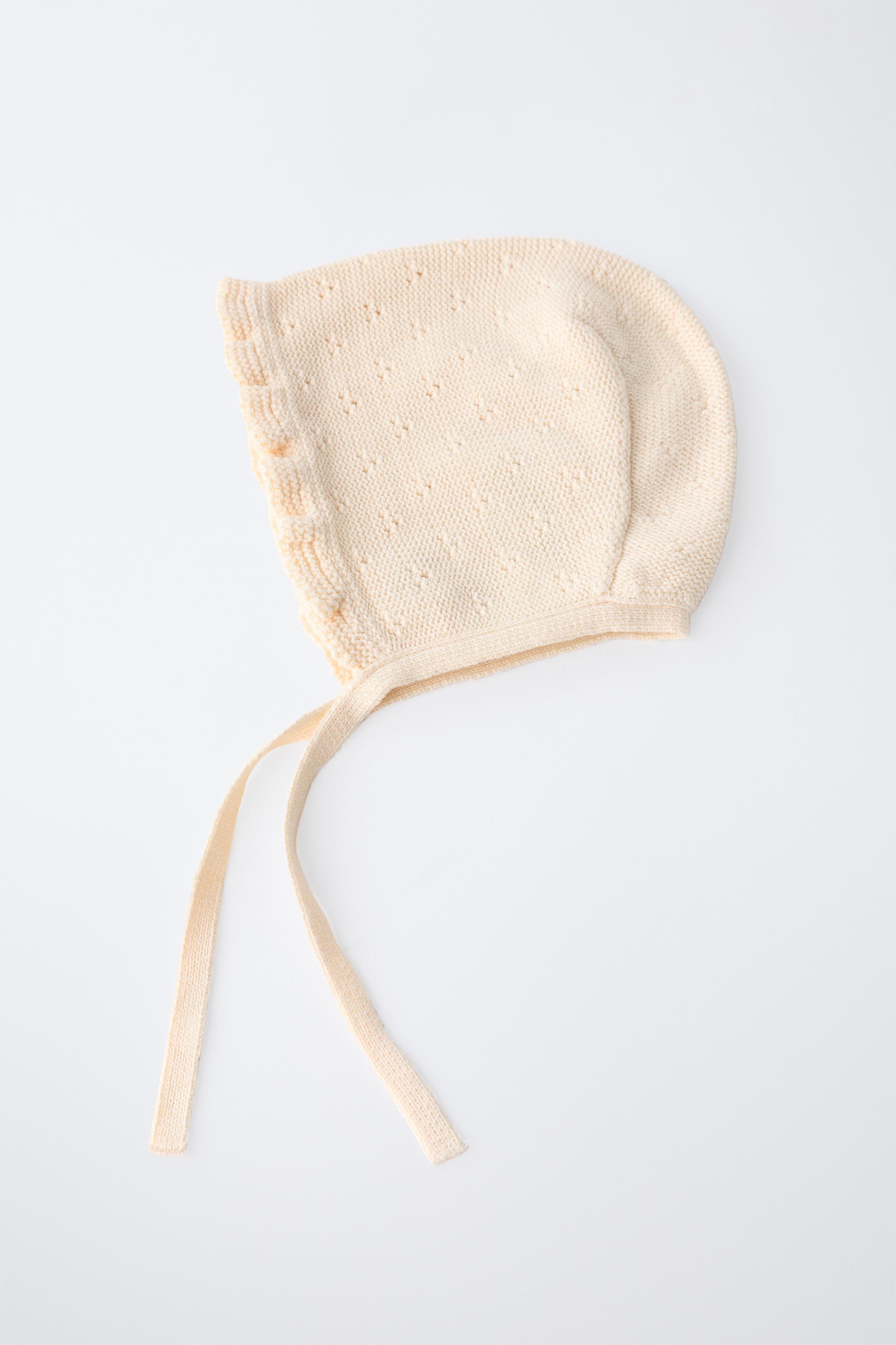 EMBROIDERED FLOWER KNIT BONNET