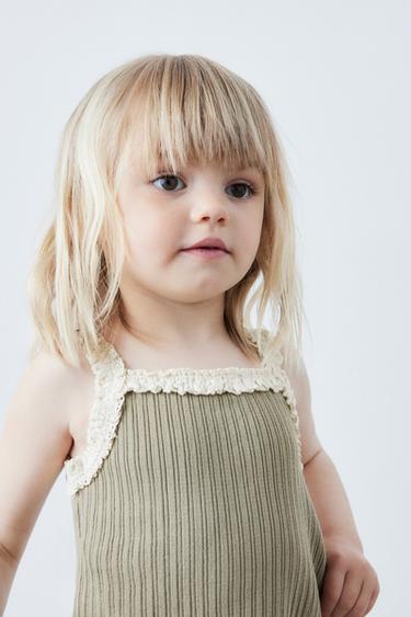 CAMISETA PUNTO TIRANTES PUNTILLA - Khaki de Zara