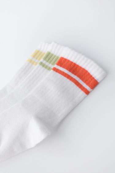LOT DE TROIS CHAUSSETTES HAUTES À RAYURES SPORTIVES - Blanc de Zara - Image 1