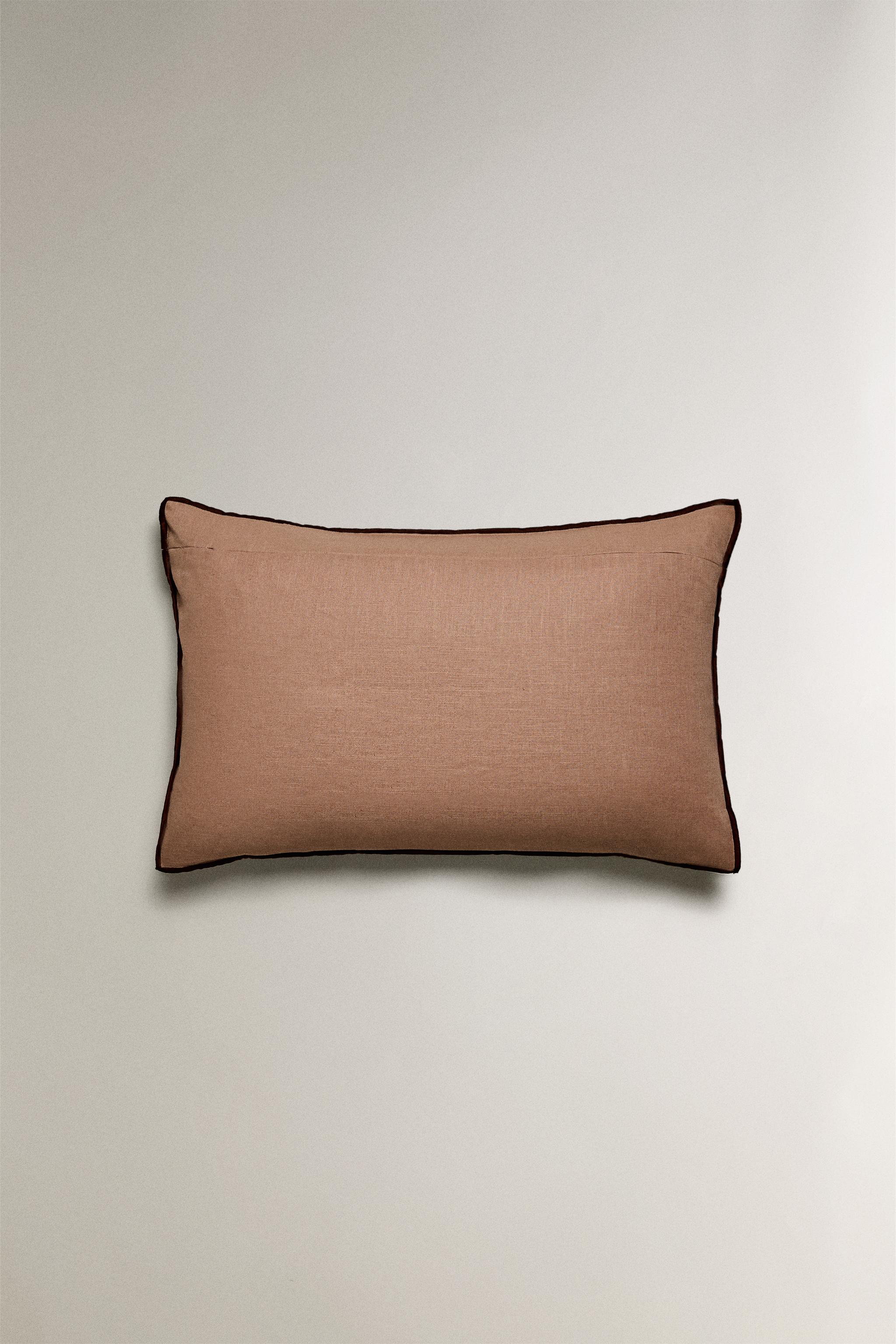 LINEN CUSHION COVER WITH OVERLOCK