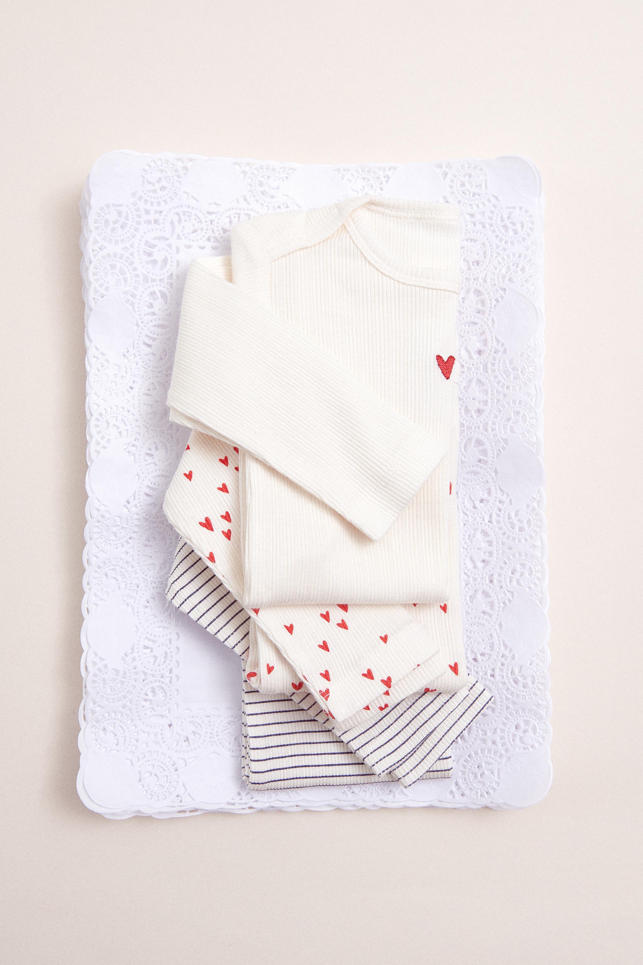 THREE-PACK OF ROUND NECK HEART BODYSUITS