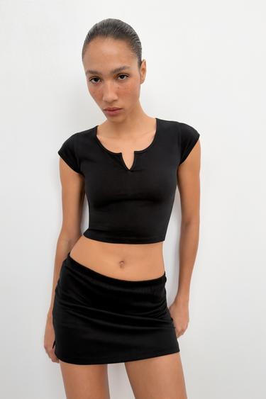 TOP COURT À OUVERTURE - Noir de Zara - Image 2