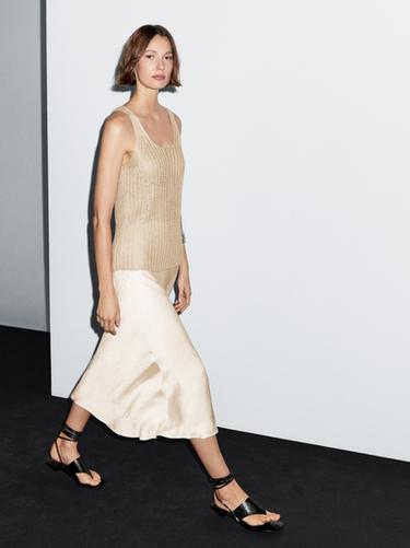 Falda midi fluida satinada - Crudo de Zara