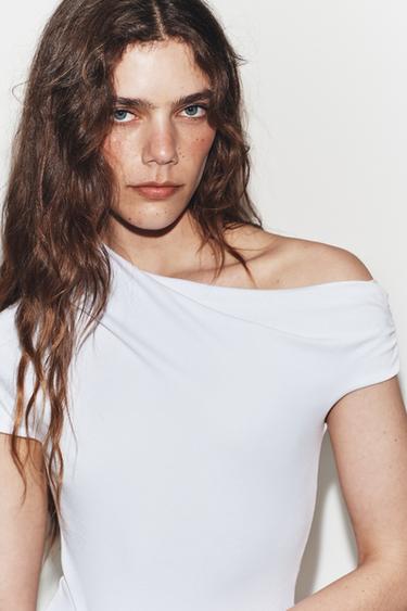 TOP ASYMÉTRIQUE DRAPÉ - Blanc de Zara - Image 2