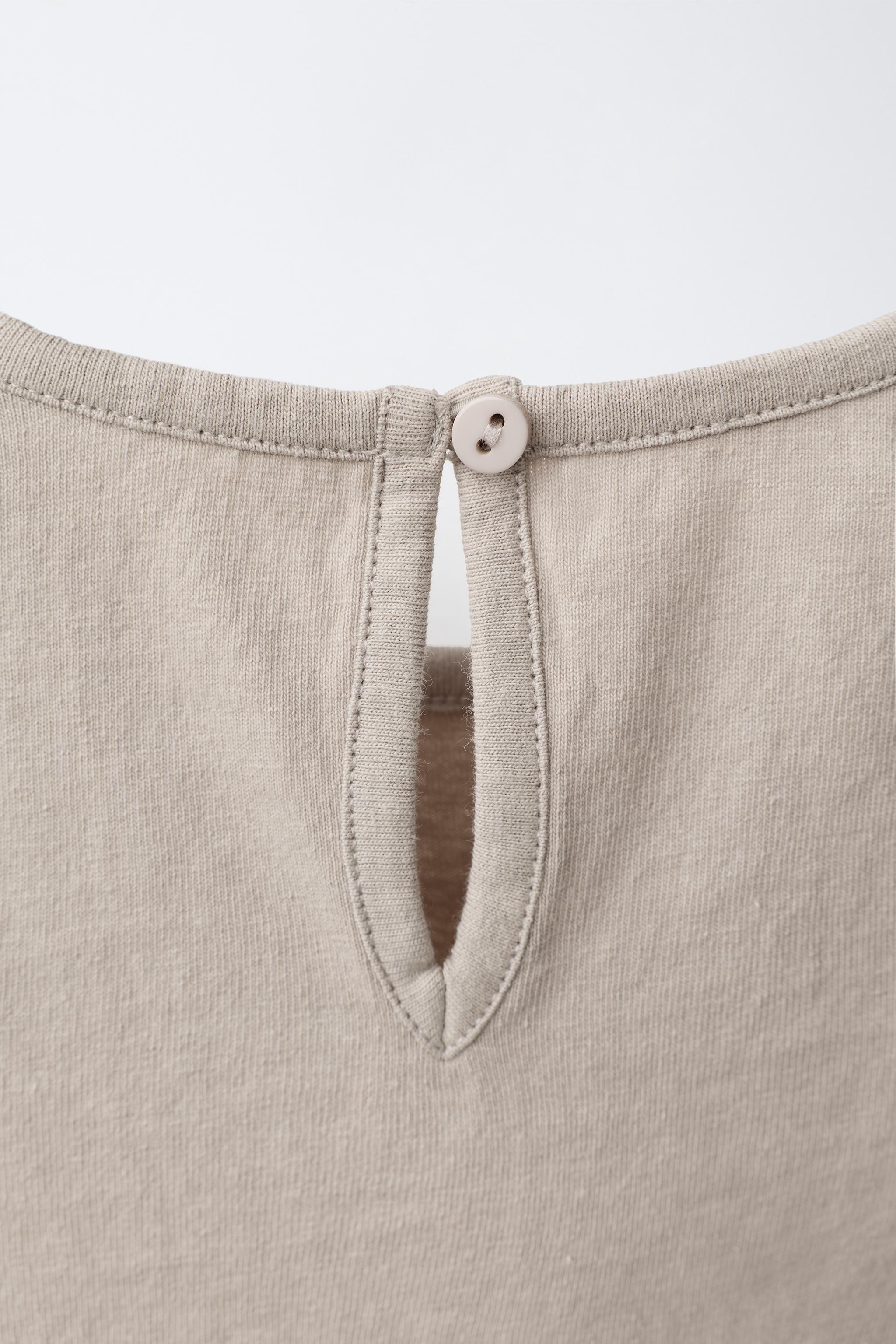BUTTONED SLEEVELESS TOP