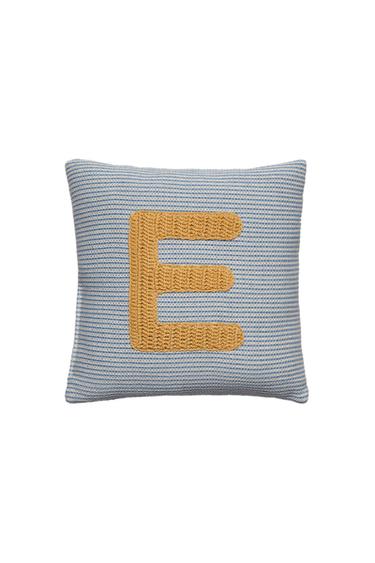 ALMOFADA INFANTIL BORDADO DE LETRA E - Azul-claro da Zara