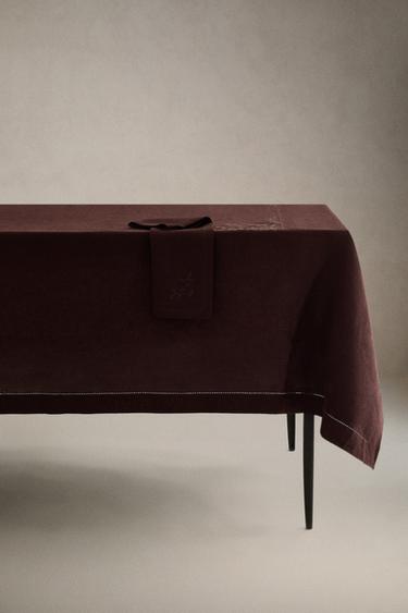 NAPPE LIN BRODERIE FLORALE - Bordeaux de Zara