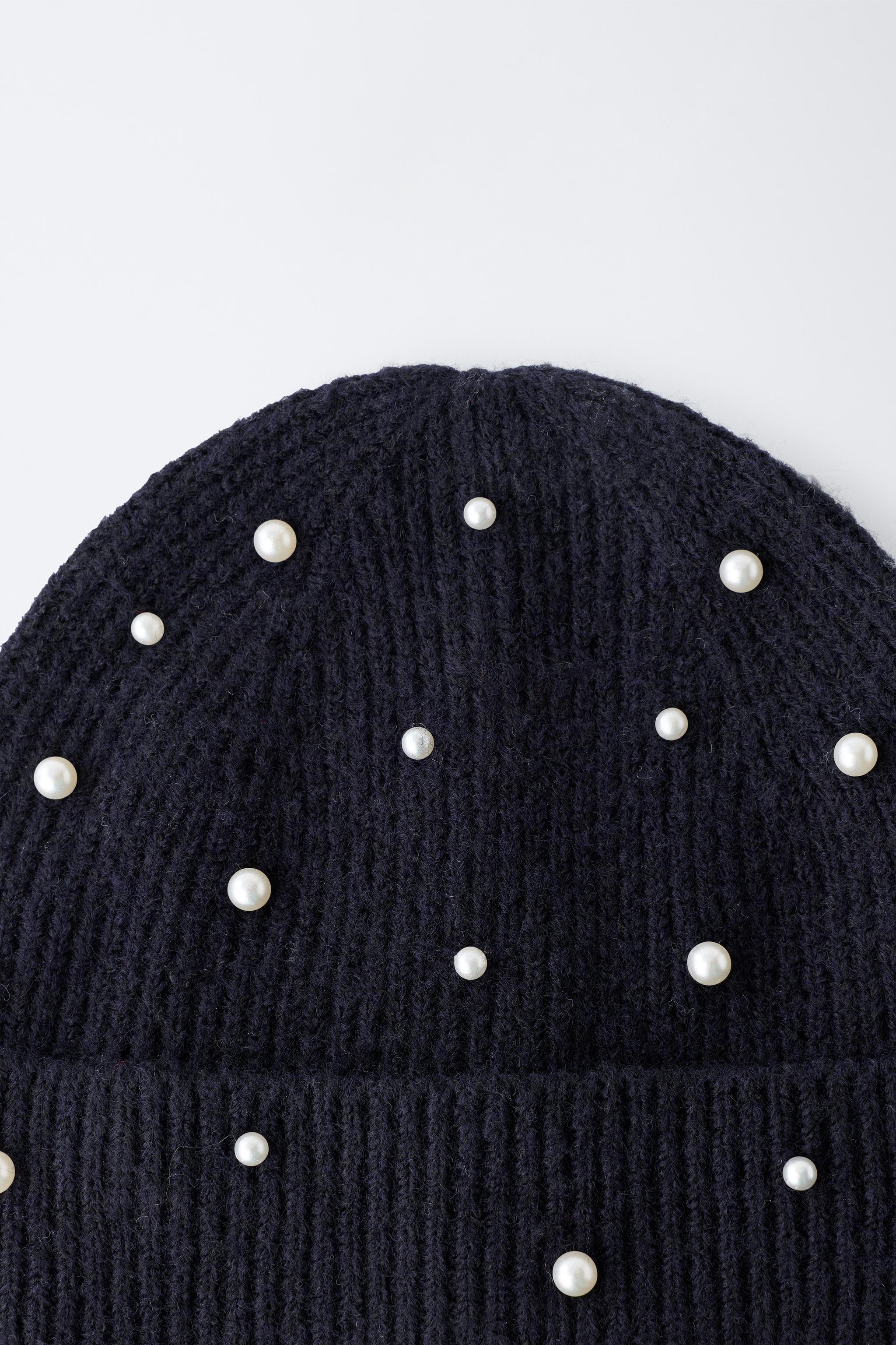 BONNET EN MAILLE À PERLES