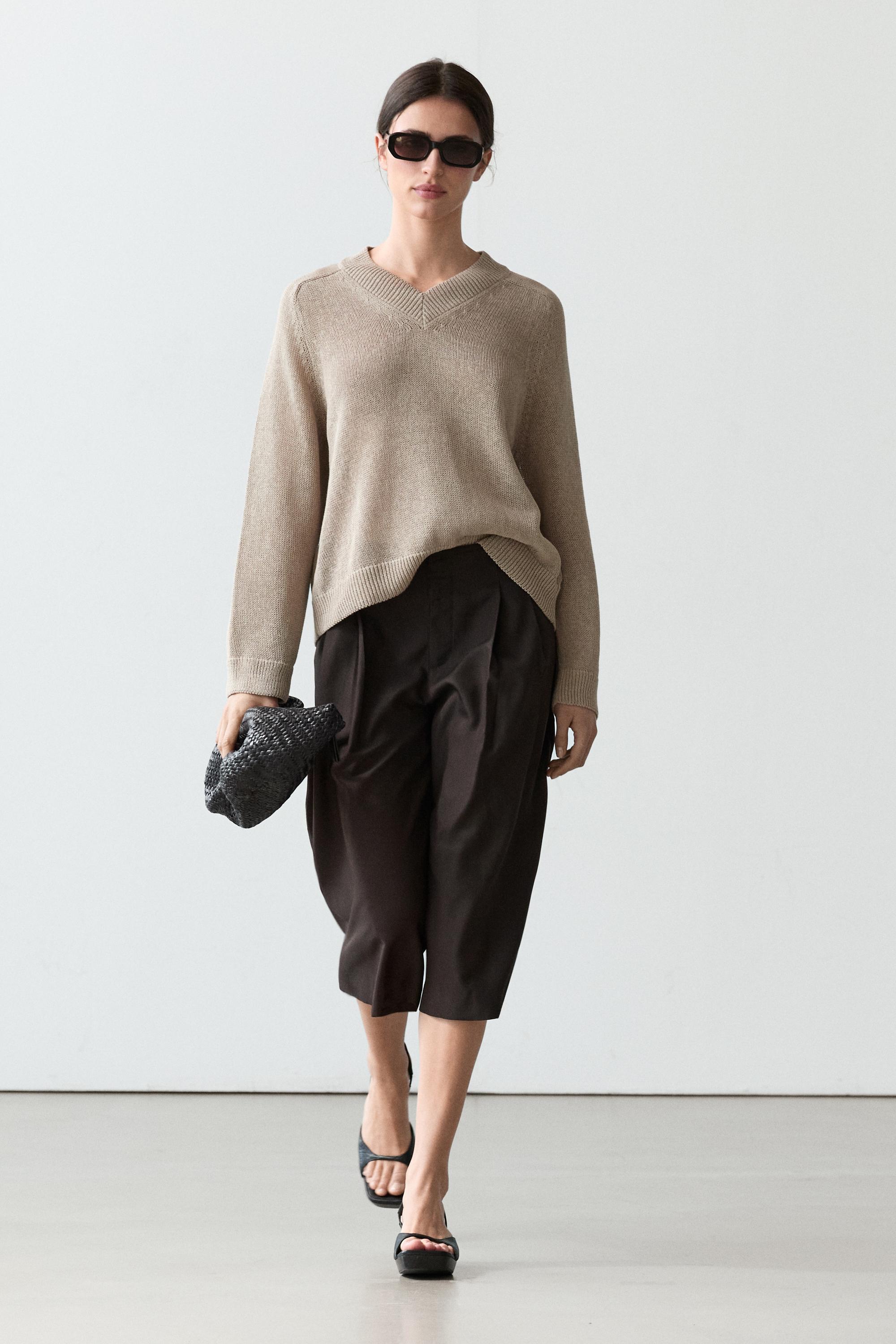 Cotton blend V-neck knit sweater — Mink
