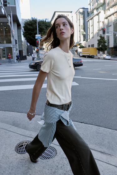 سترة بأكمام قصيرة محاكة بملمس ناعم - خَام الخاص بـ Zara