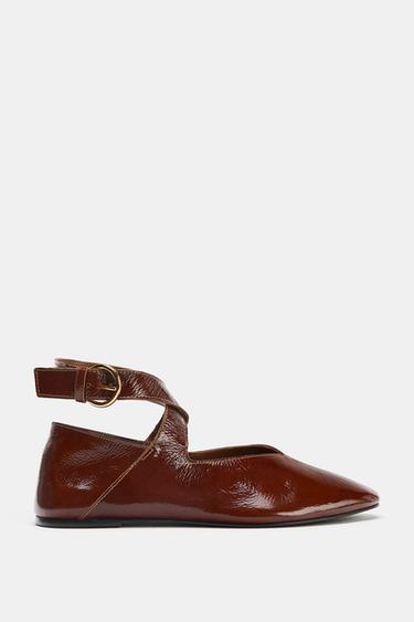 PATENT-EFFECT BALLET FLATS WITH BUCKLE - Brown by Zara