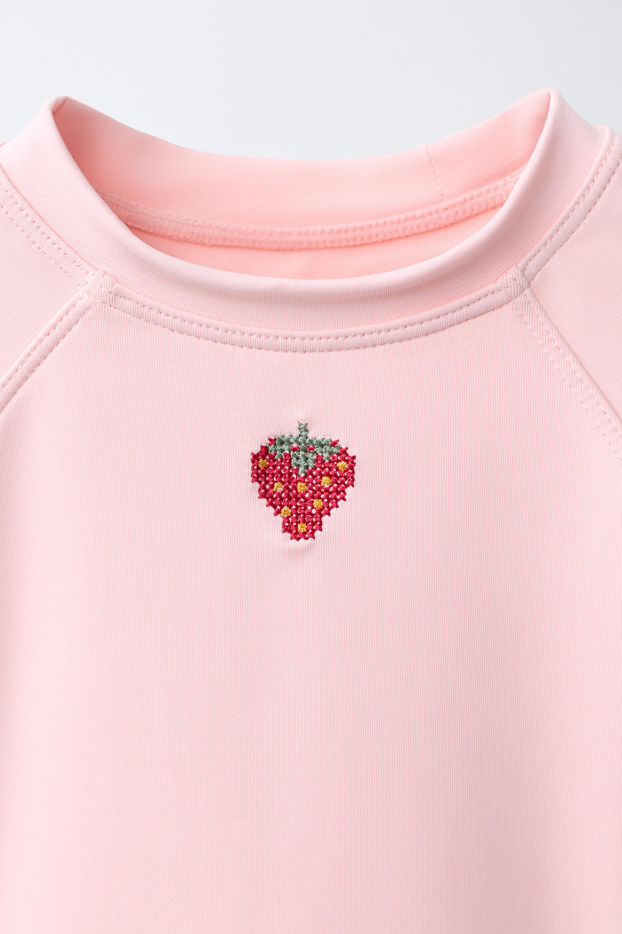 1-6 ANS/ T-SHIRT DE BAIN FRAISE BRODÉE PROTECTION SOLAIRE