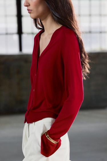 GILET EN MAILLE FINE - Rouge foncé de Zara - Image 2