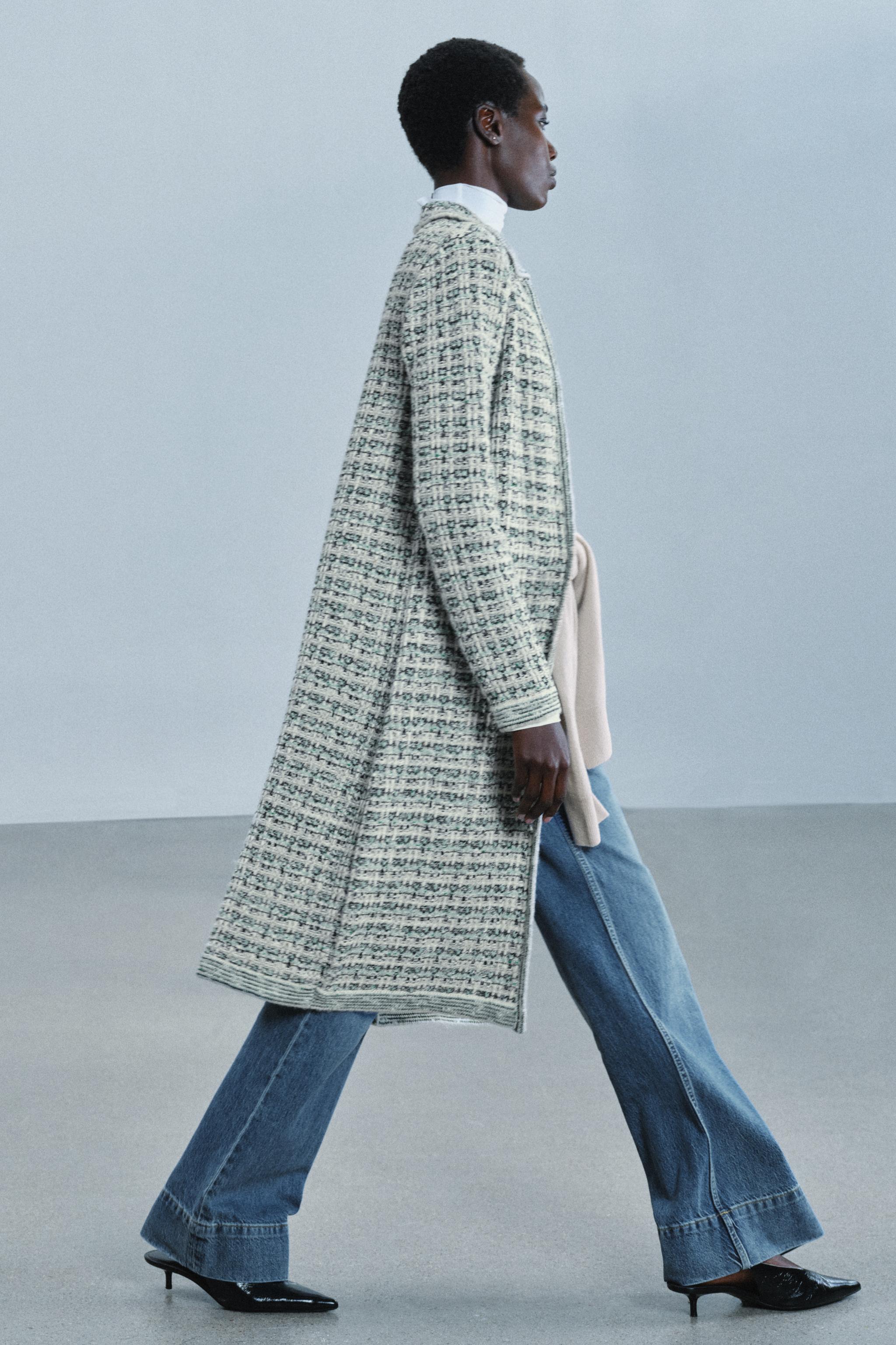 MANTEAU LONG STRUCTURÉ EN FIL MÉTALLISÉ