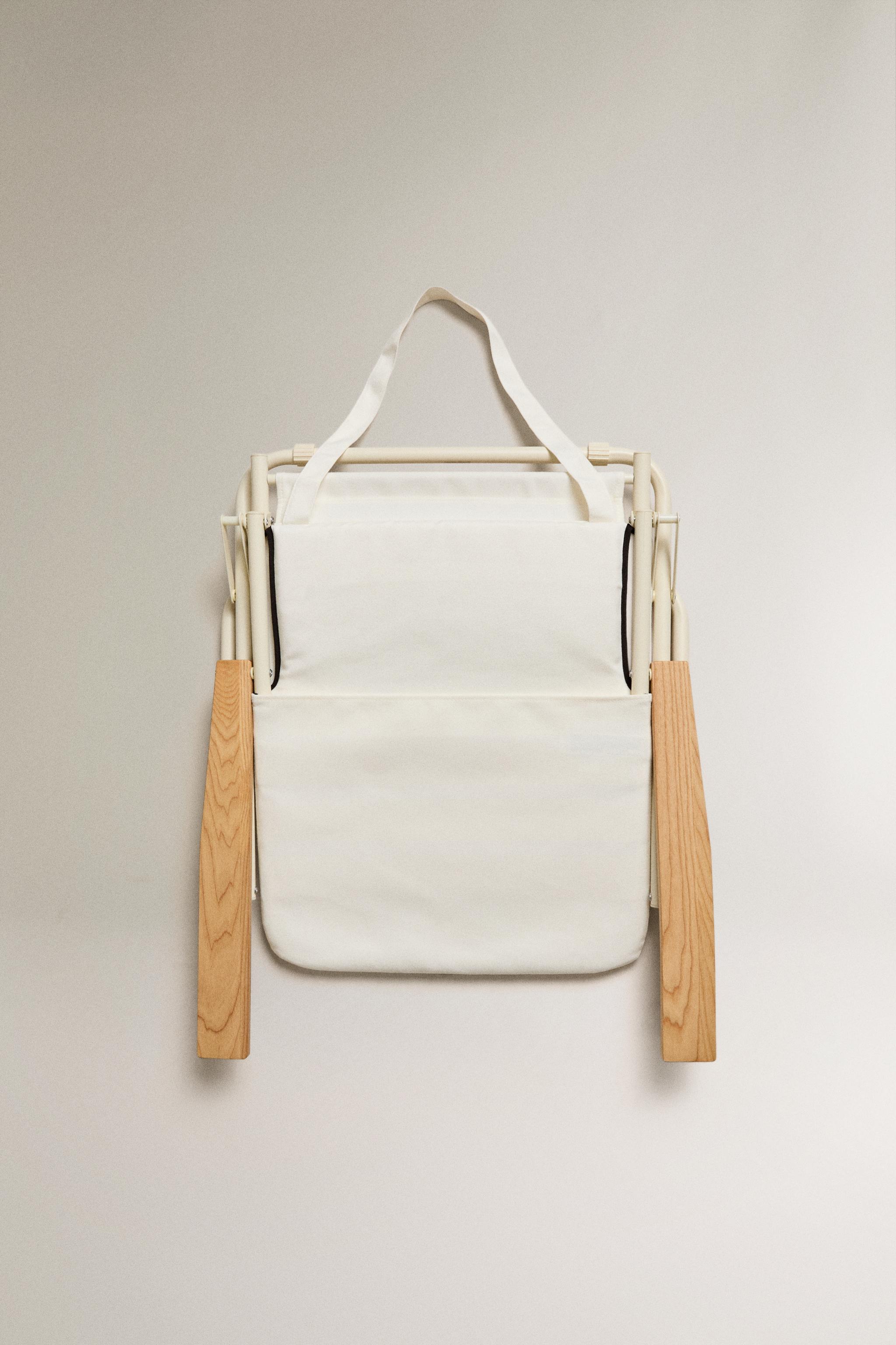 FOLDING BEACH CHAIR WITH WOODEN ARMRESTS