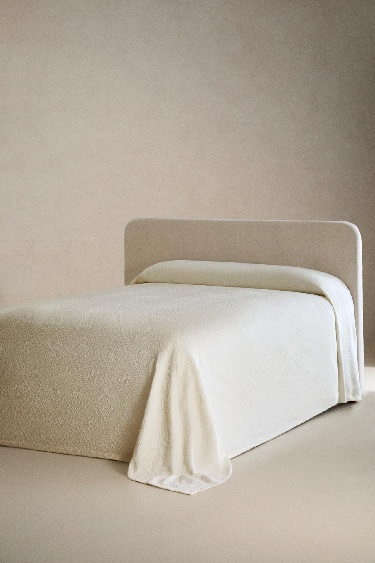 COTTON BEDSPREAD WITH GEOMETRIC DESIGN — Beige