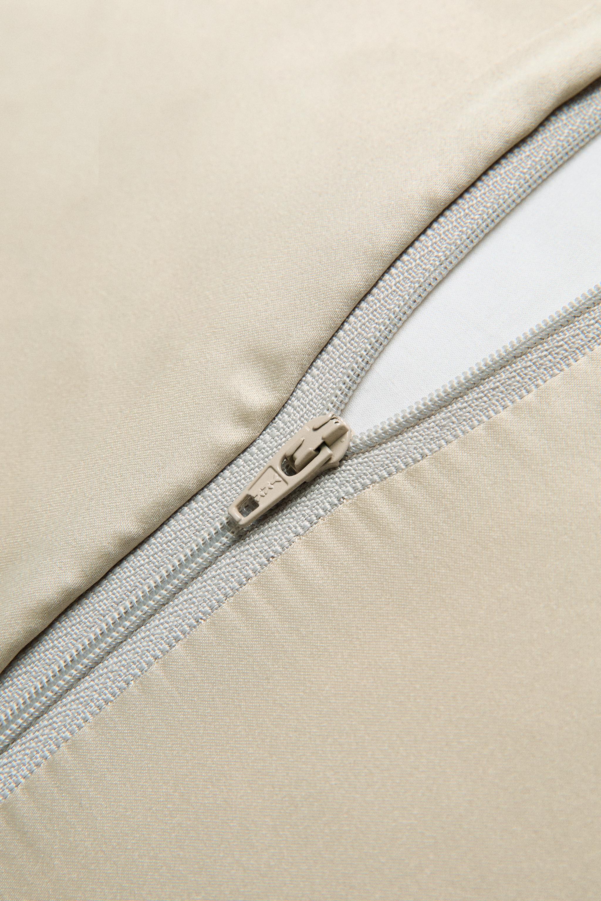 PLAIN SATEEN PILLOW SHAM FOR QUILT WITH KNOTS