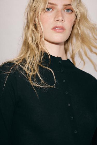 HIGH NECK BUTTON T-SHIRT - Black by Zara
