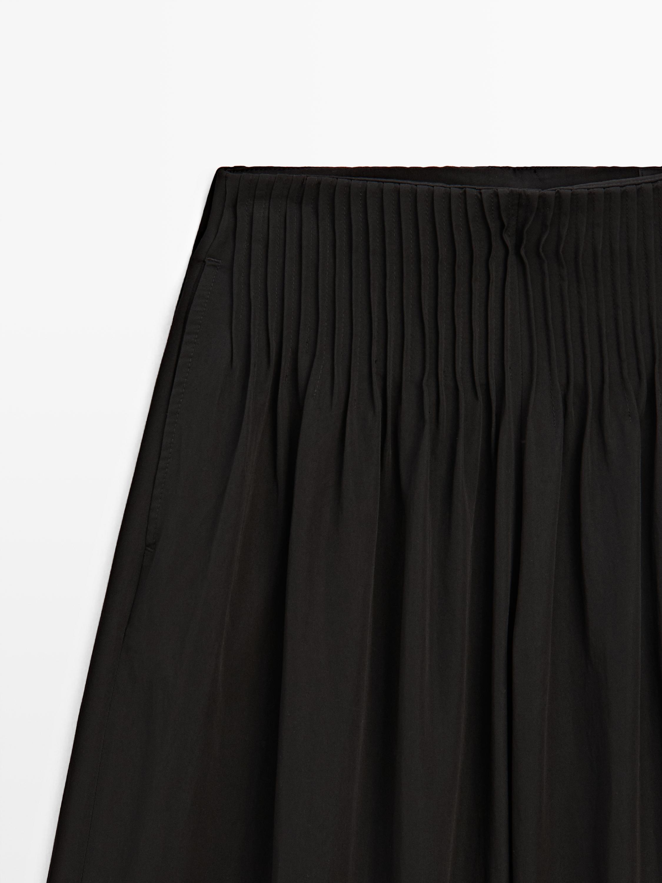 Flowing wide-leg pants