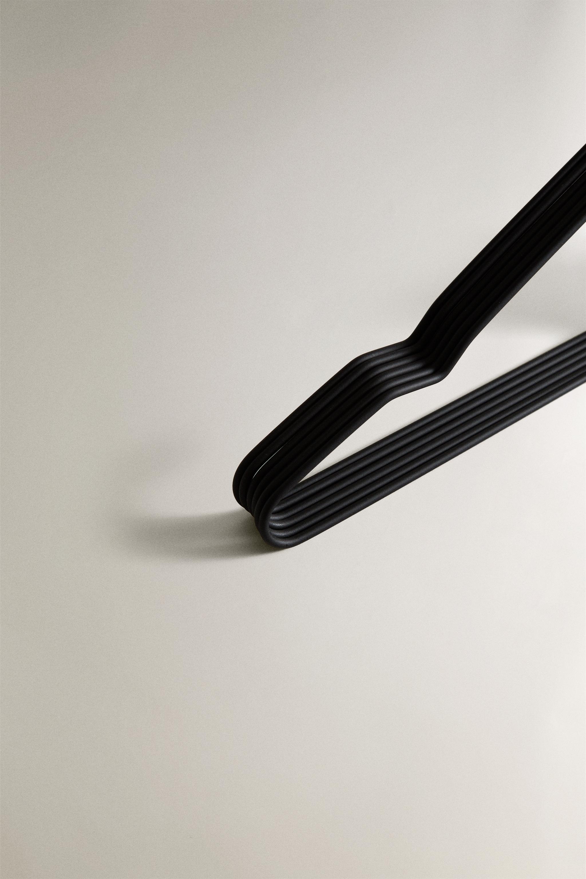 RUBBERIZED HANGERS (PACK OF 6)