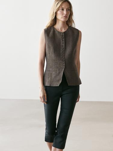 Veste sans manches 100 % lin à boutons - Chocolat de Zara