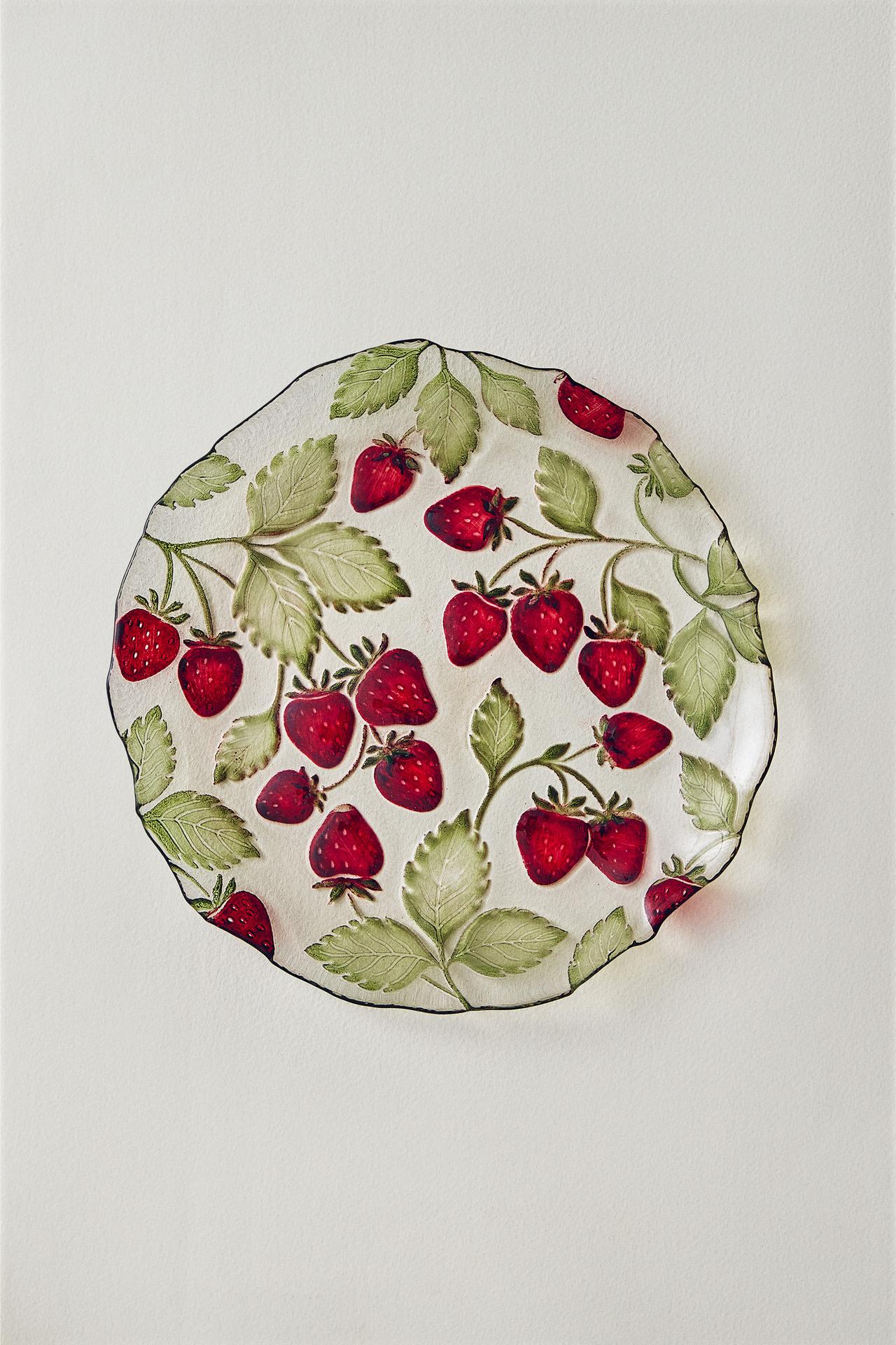 STRAWBERRY GLASS DESSERT PLATE — Red