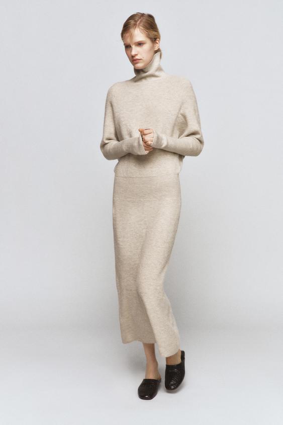 BATWING SLEEVE KNIT DRESS