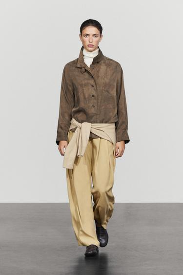 Flowing shirt with stand collar and bib detail — Black gold 1
