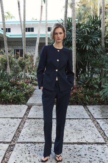 BLAZER ENTALLADO CUELLO REDONDO - Marino de Zara