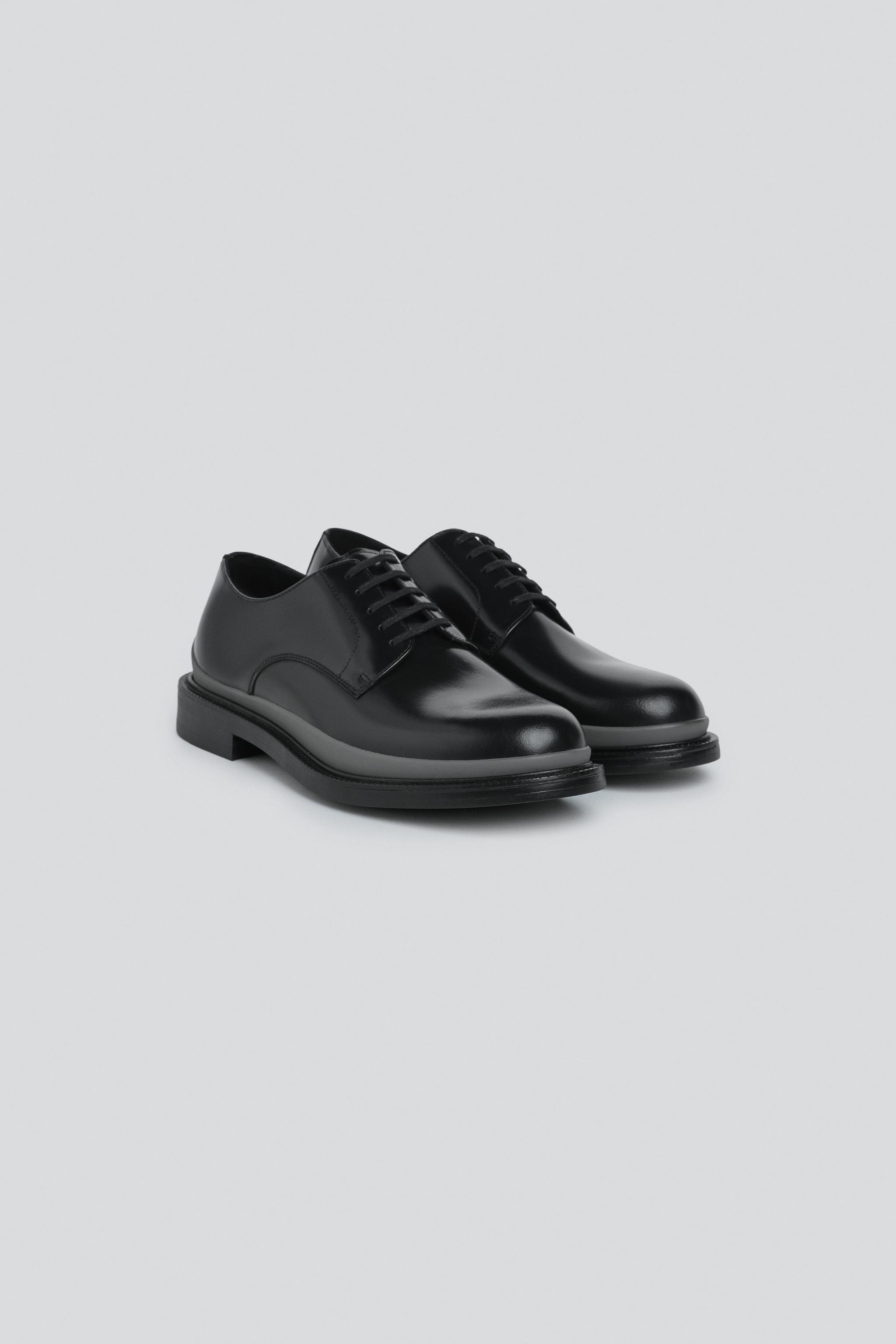 CHAUSSURES EN CUIR