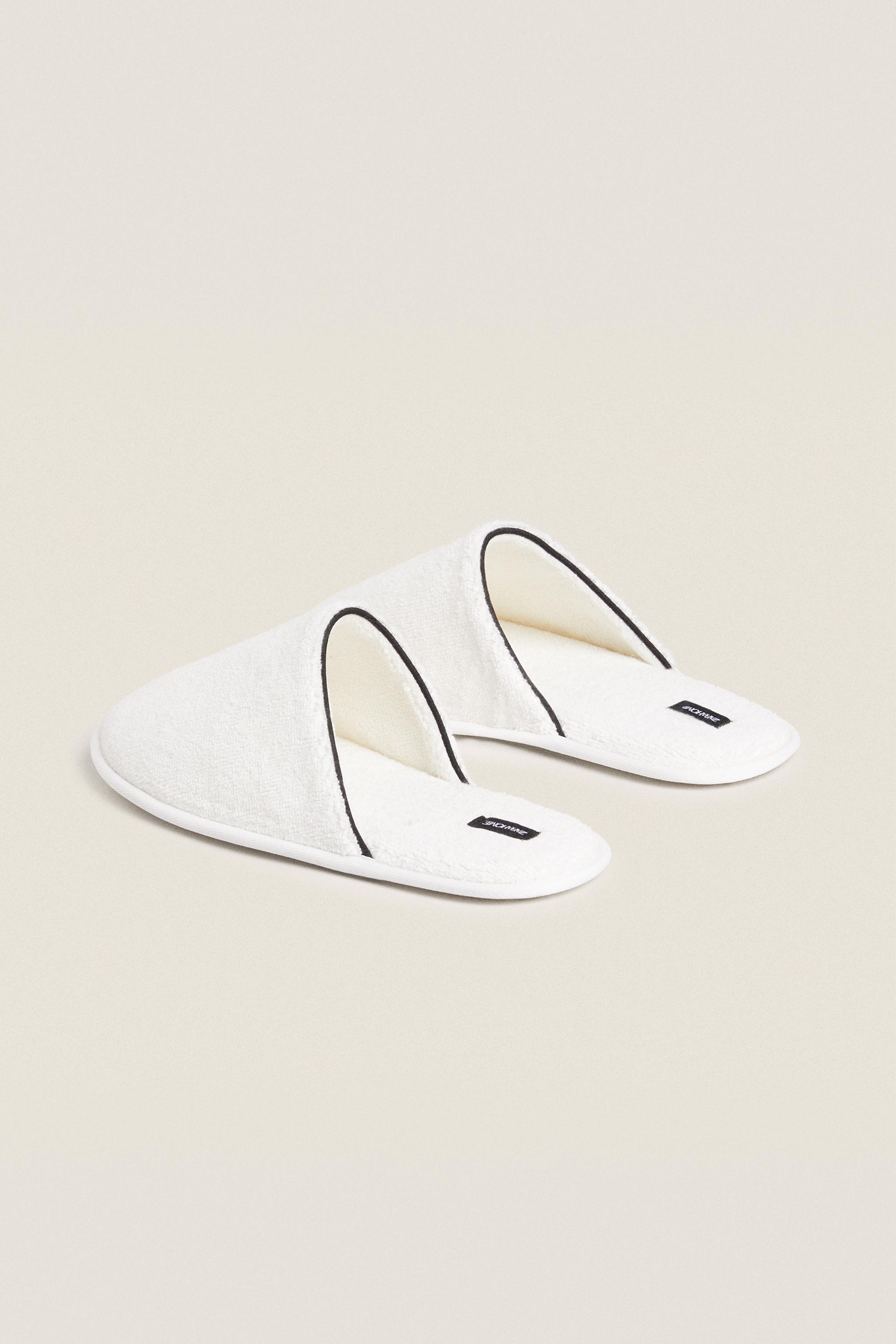 CHAUSSONS SERVIETTE DE BAIN