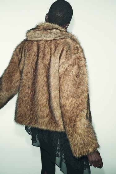 MANTEAU COURT EFFET FOURRURE - Marron de Zara - Image 4