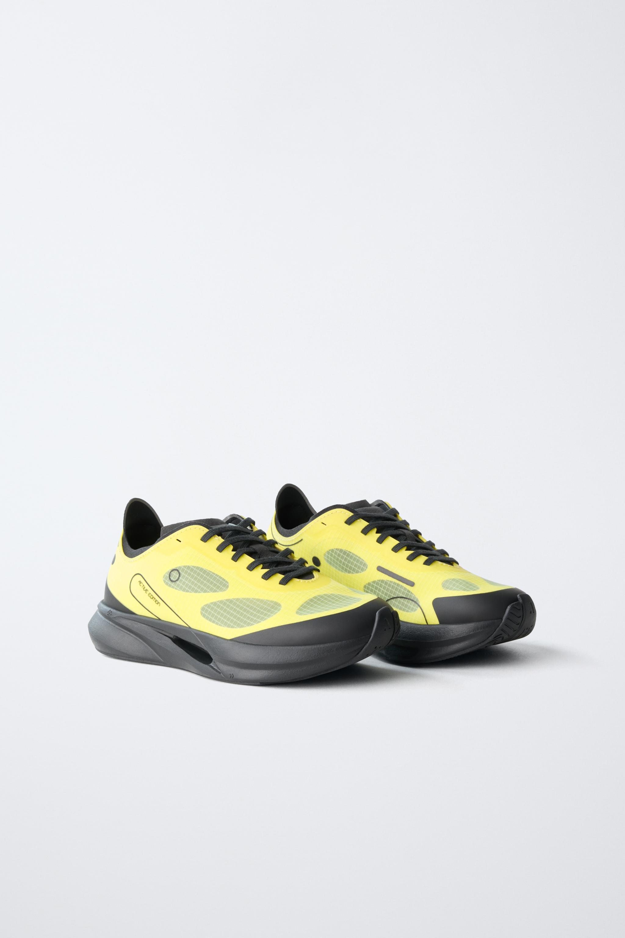 CONTRAST SNEAKERS — Yellow