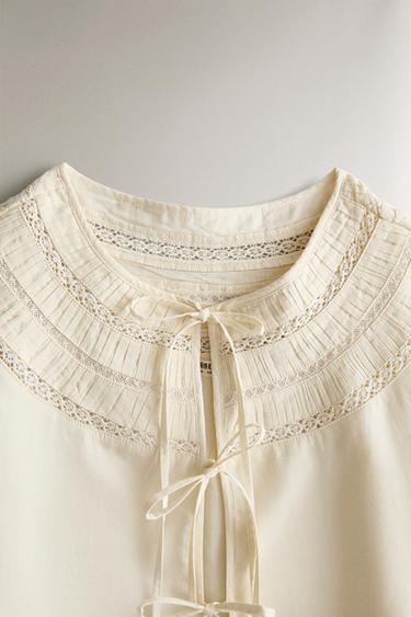 CHEMISE CACHE-COU PLISSÉ - Écru de Zara - Image 1