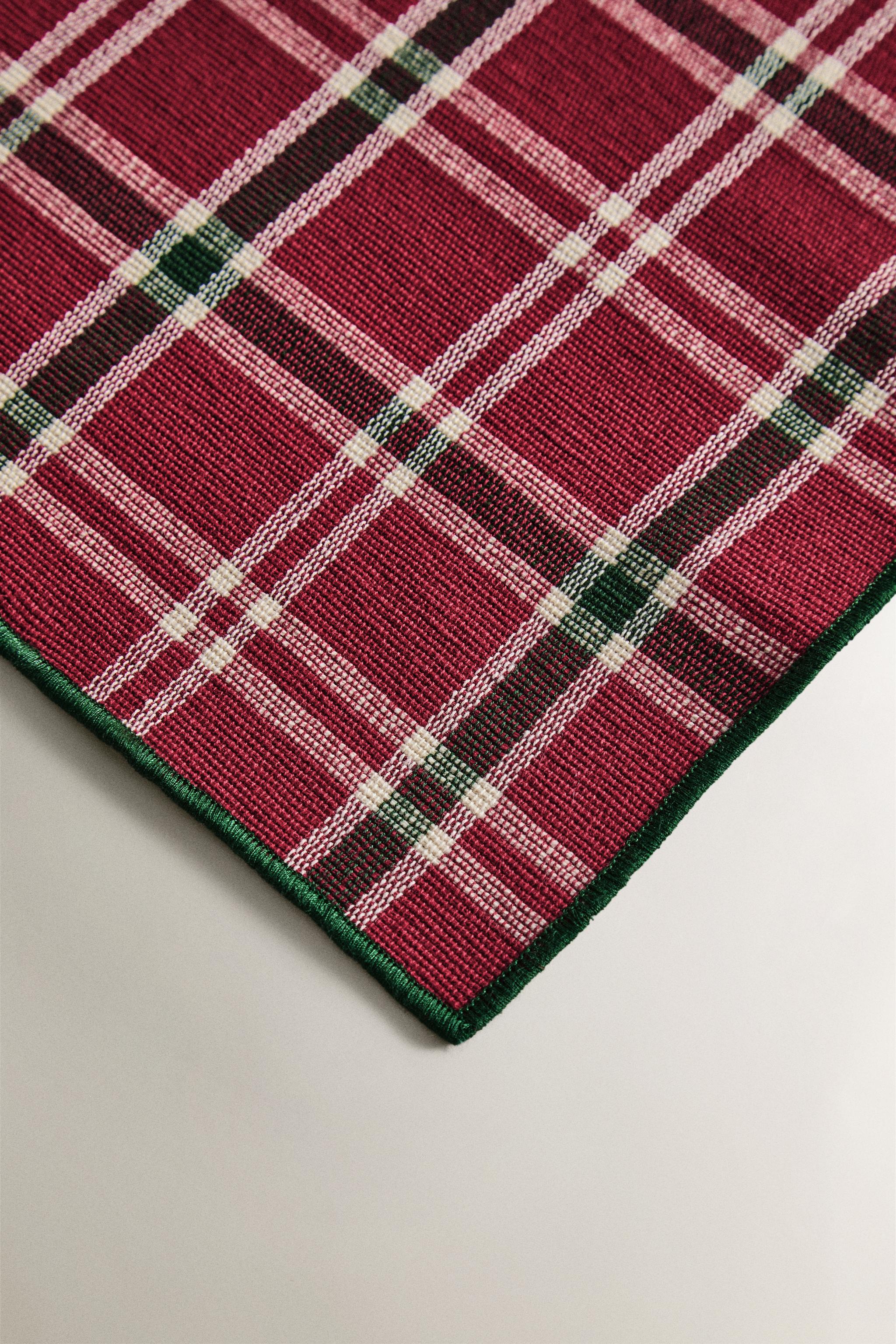 CHRISTMAS CHECK TABLE RUNNER